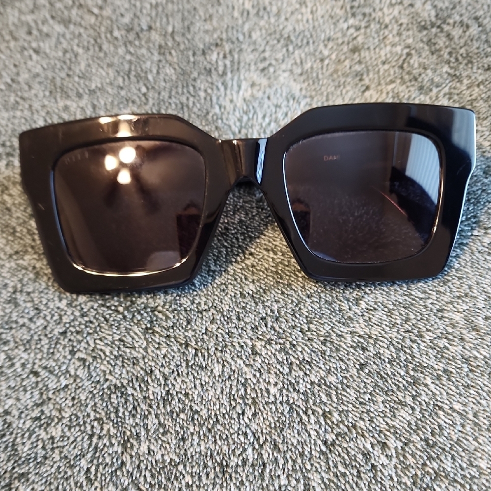 Diff Eyewear Black Oversized Sunglasses